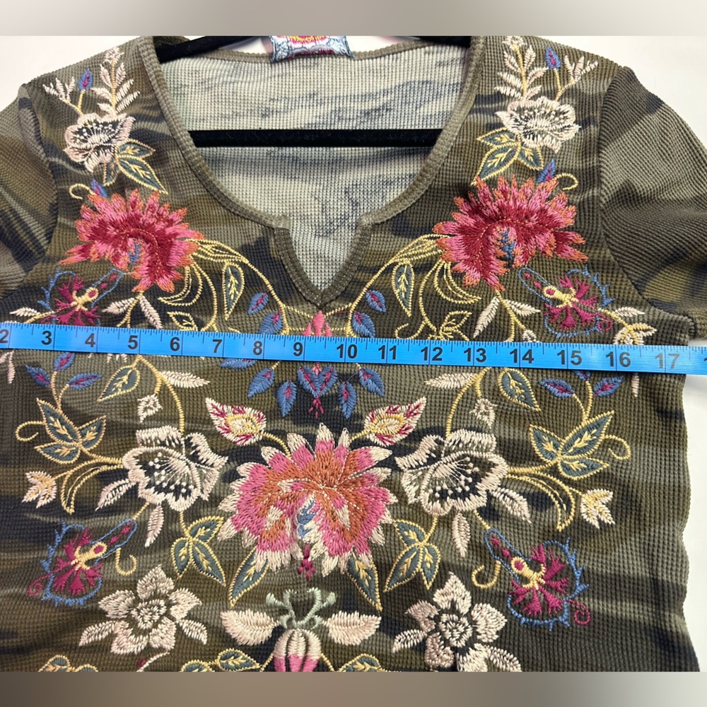 Johnny Was Embroidered Floral Camouflage Thermal Top -Sweatshirt - Picture 7 of 7